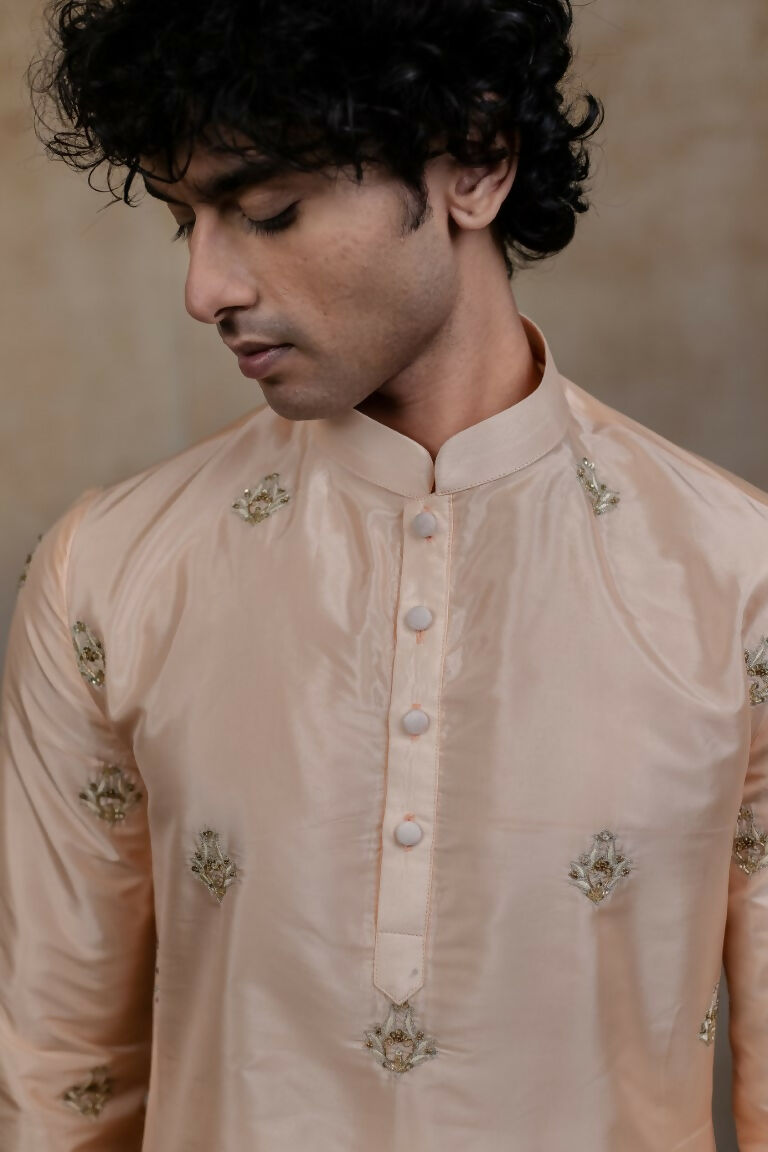 Semi Pattu Peach Ananta Kurta Set By Hilo Design