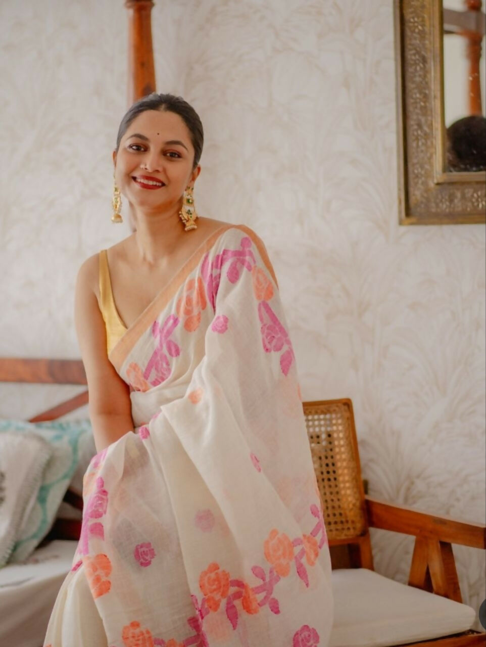 Prime Volt Women's Off-White Floral Digital Print Soft Linen Saree With Blouse - Distacart