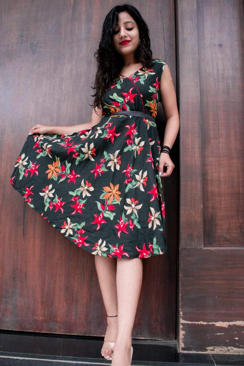 Jompers Women Black & Red Floral Printed Rayon A-Line Kurta - Distacart
