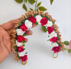 Maroon & white Rose Gajra - Distacart