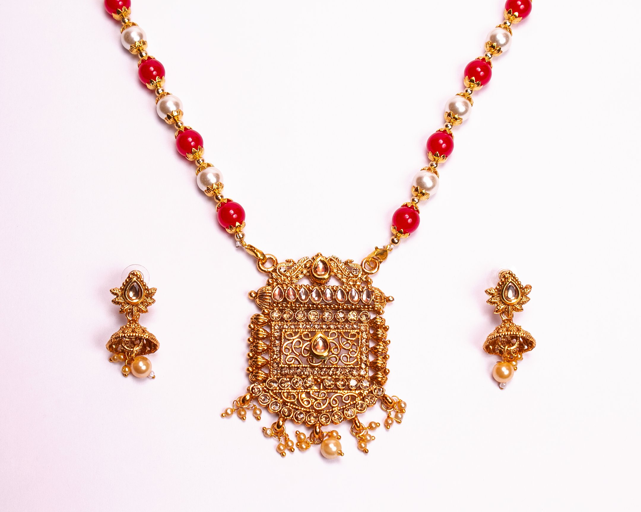 Gold-Polished Alloy Pearl And Beads Mala Pendant Set - The Pari