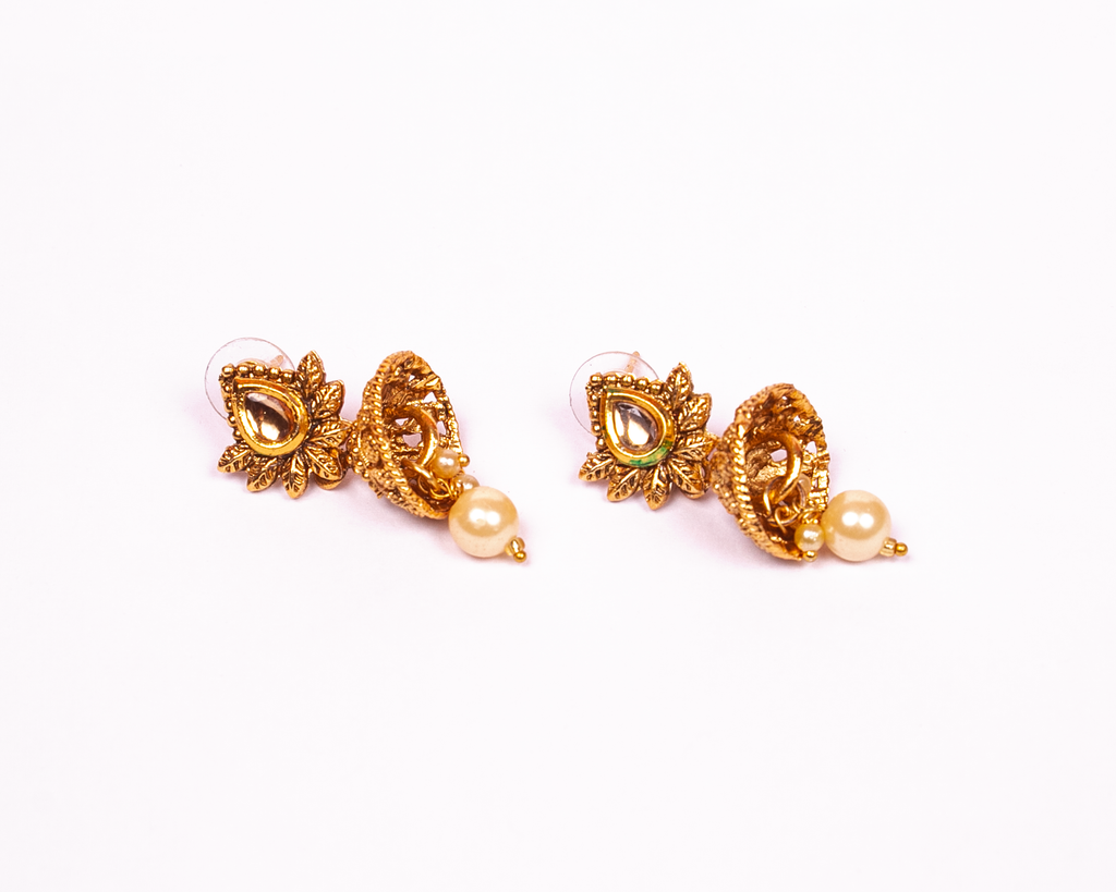 Gold-Polished Alloy Pearl And Beads Mala Pendant Set - The Pari