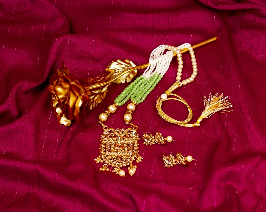 Gold-Polished Alloy Pearl And Beads Mala Pendant Set - The Pari