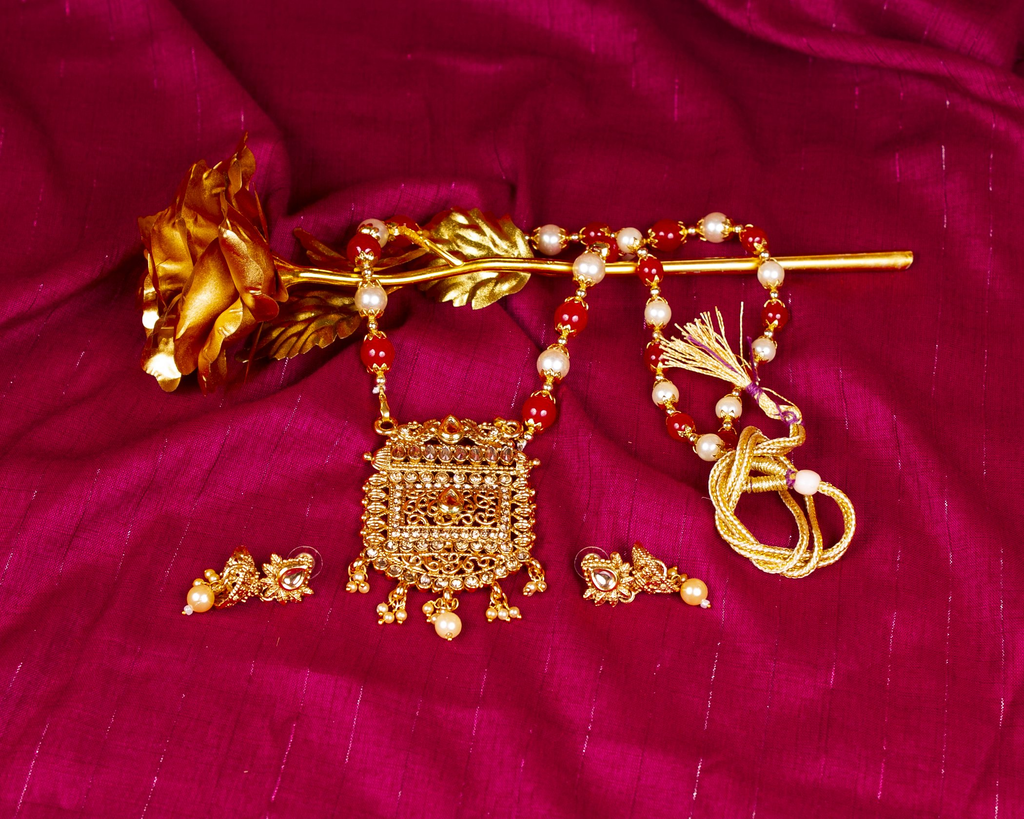 Gold-Polished Alloy Pearl And Beads Mala Pendant Set - The Pari
