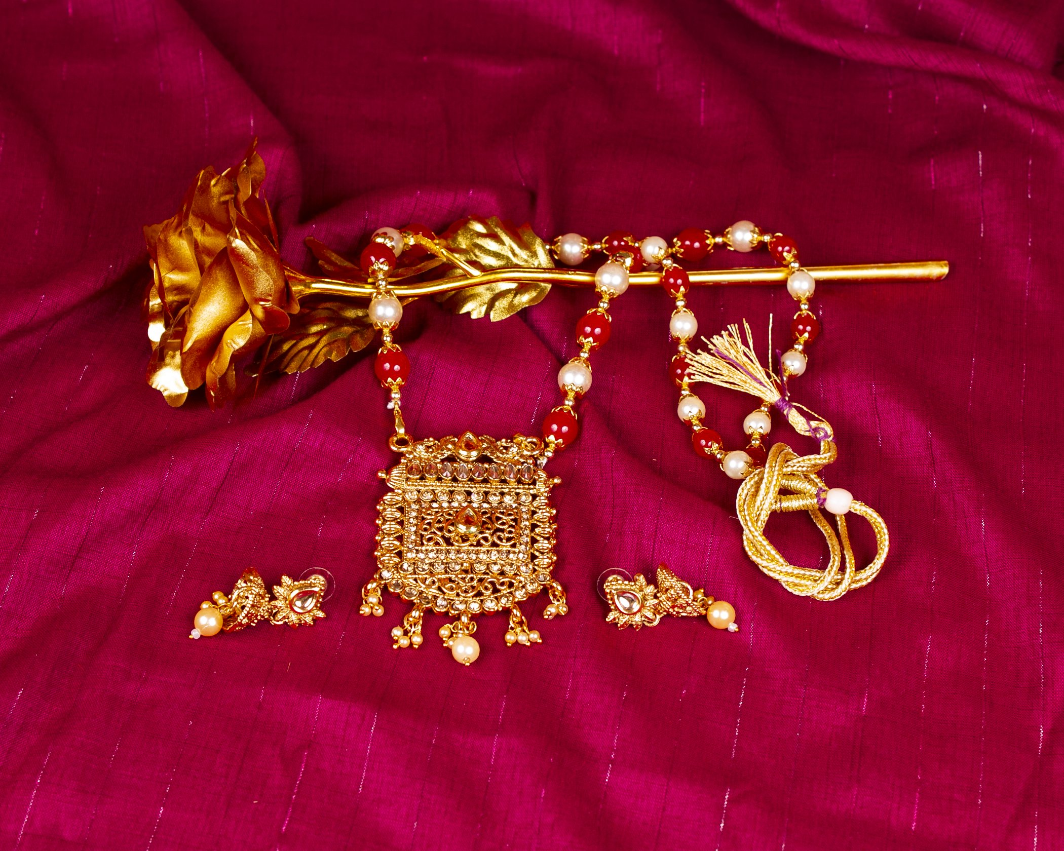 Gold-Polished Alloy Pearl And Beads Mala Pendant Set - The Pari