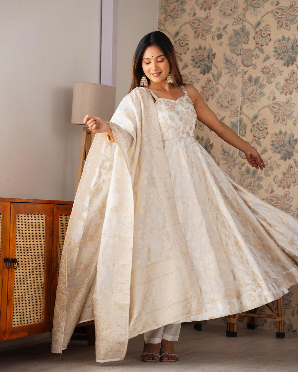 Evanik Off-White & Gold Jecqaurd Banarasi Anarkali Kurta Set With Dupatta - Distacart