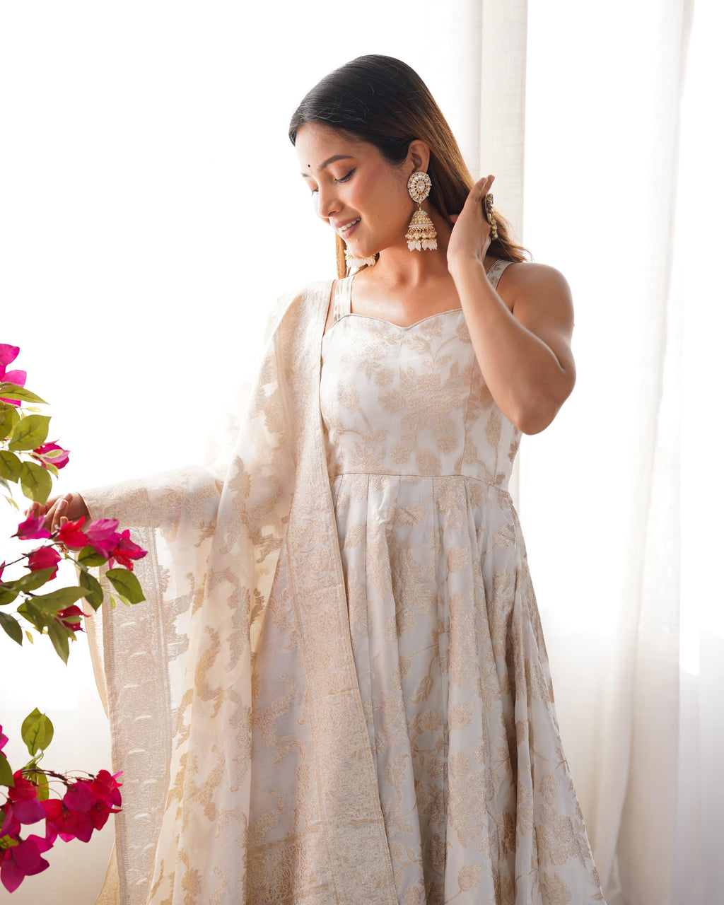 Evanik Off-White & Gold Jecqaurd Banarasi Anarkali Kurta Set With Dupatta - Distacart