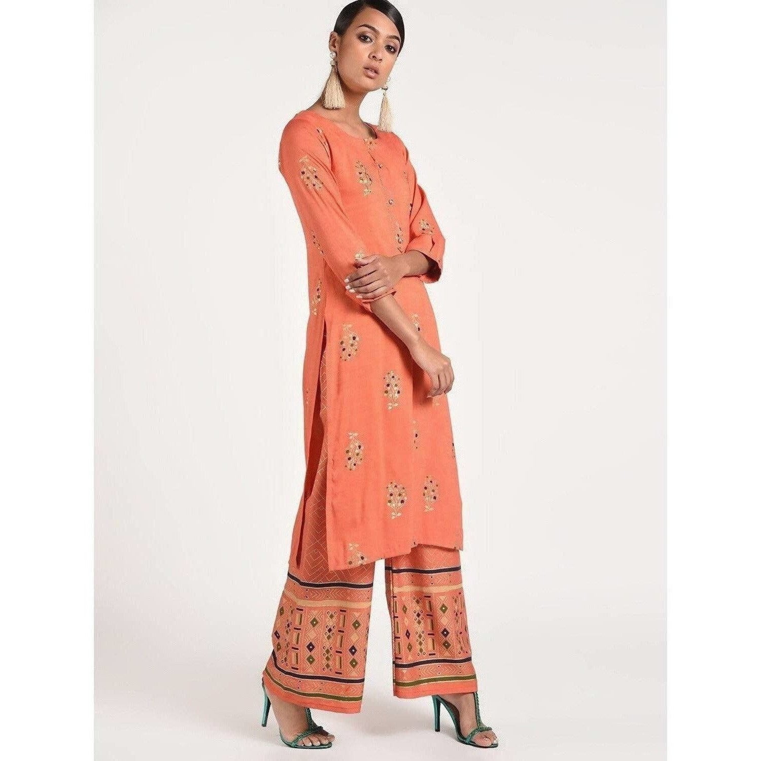 Cheera Women's Beautiful Gold Print And Highlights With Sequence Straight Kurta (CH078K)