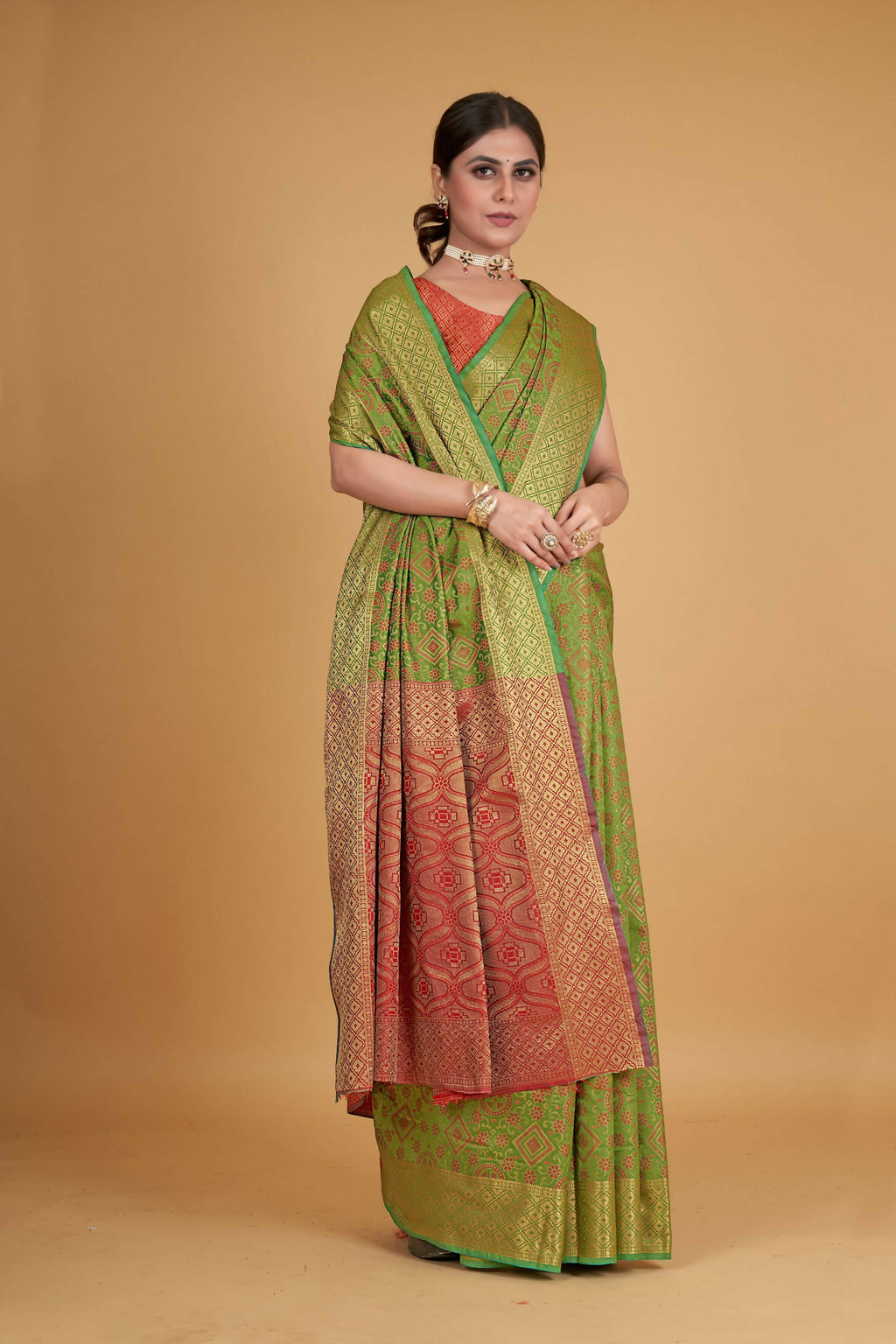 Green Silk Woven Design Saree With Unstitched Blouse Piece - Akshita