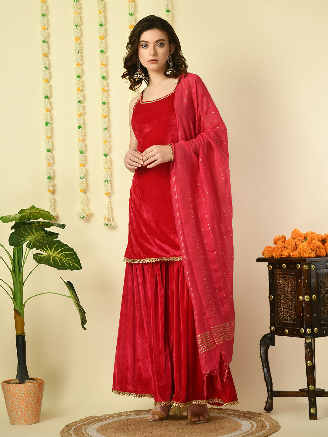 Myshka Women's Pink Velvet Kurti & Sharara With Dupatta Party Sets