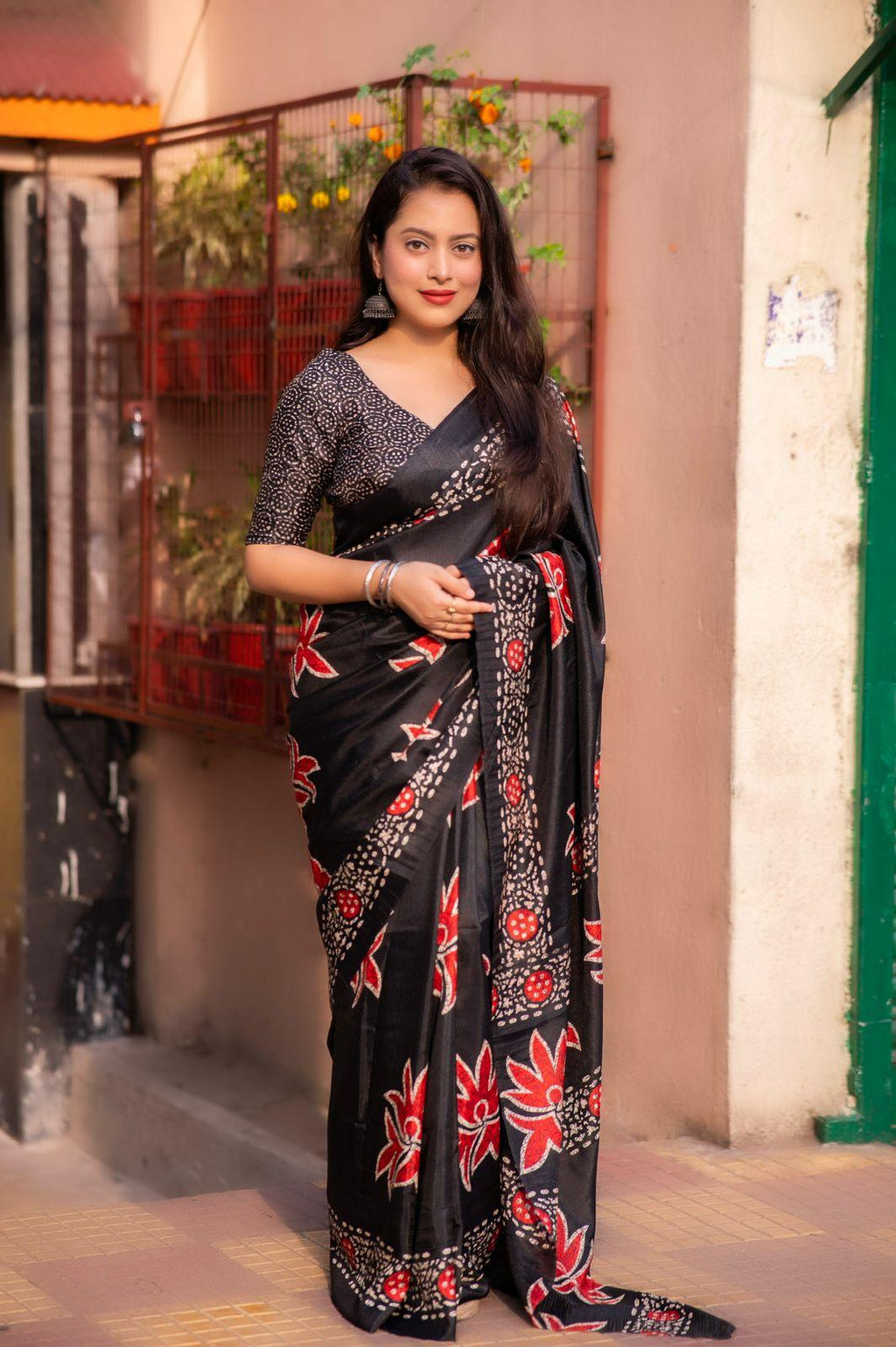 Black Silk Blend Ethnic Motifs Saree with Unstitched Blouse - A2M