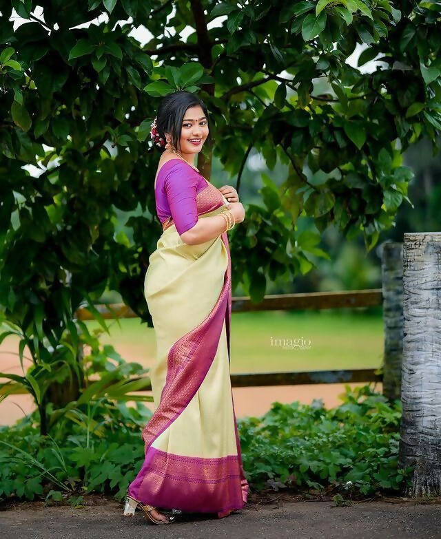 DEIANA'S Beautiful Designer Golden zari Soft Lichi Silk Saree - Pista