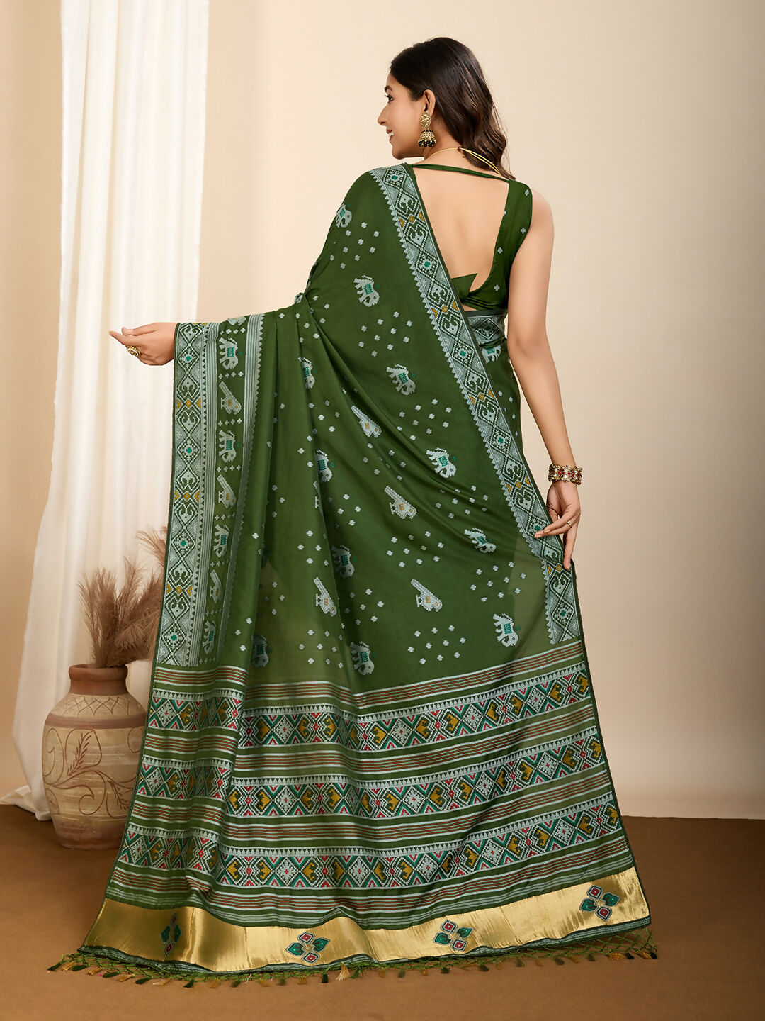 Green Soft Silk Woven Meenakari Designer Saree - Vedanti