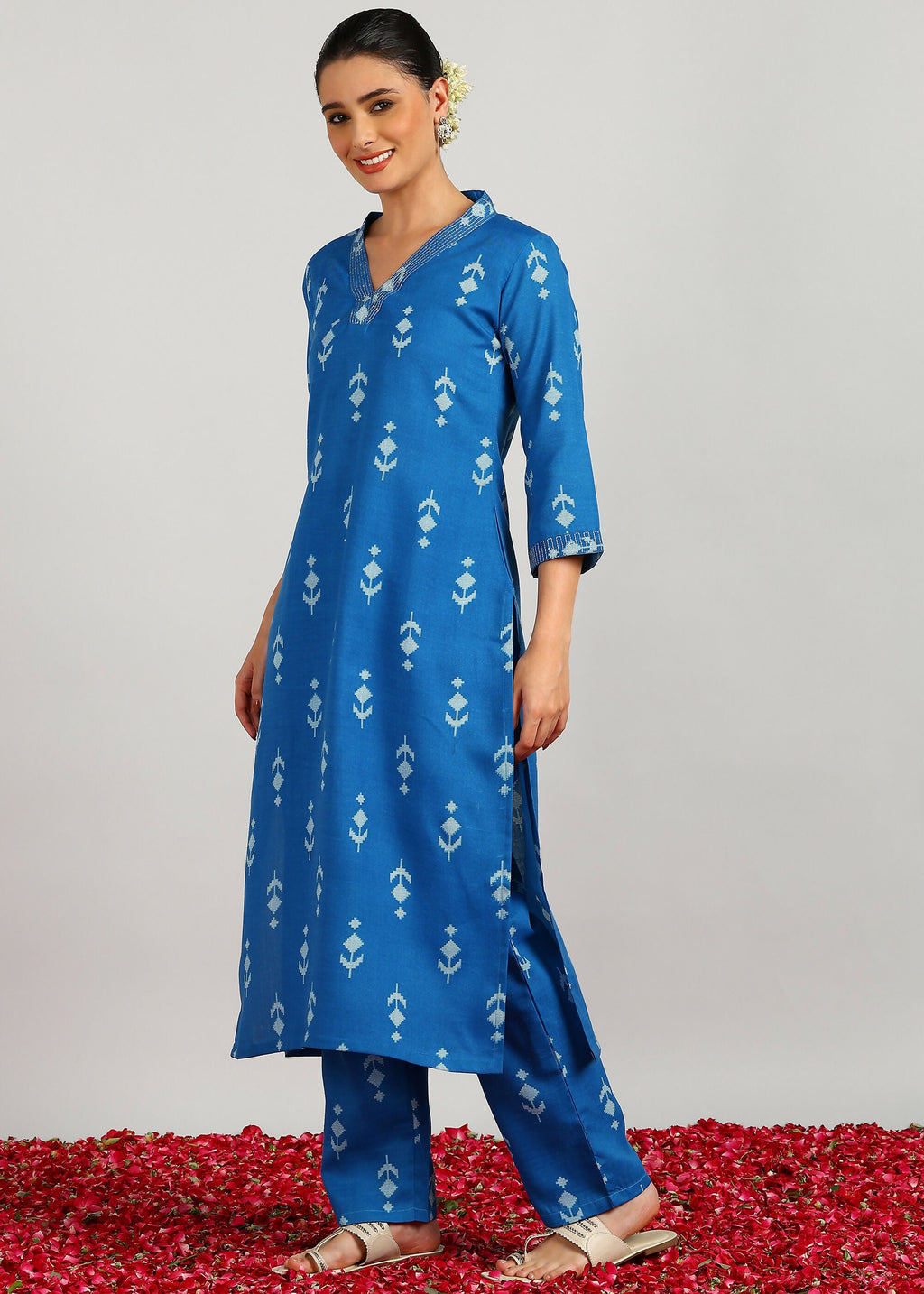 Aavyora Women's Blue Ikat Printed Ethnic Co-ord Set - Distacart