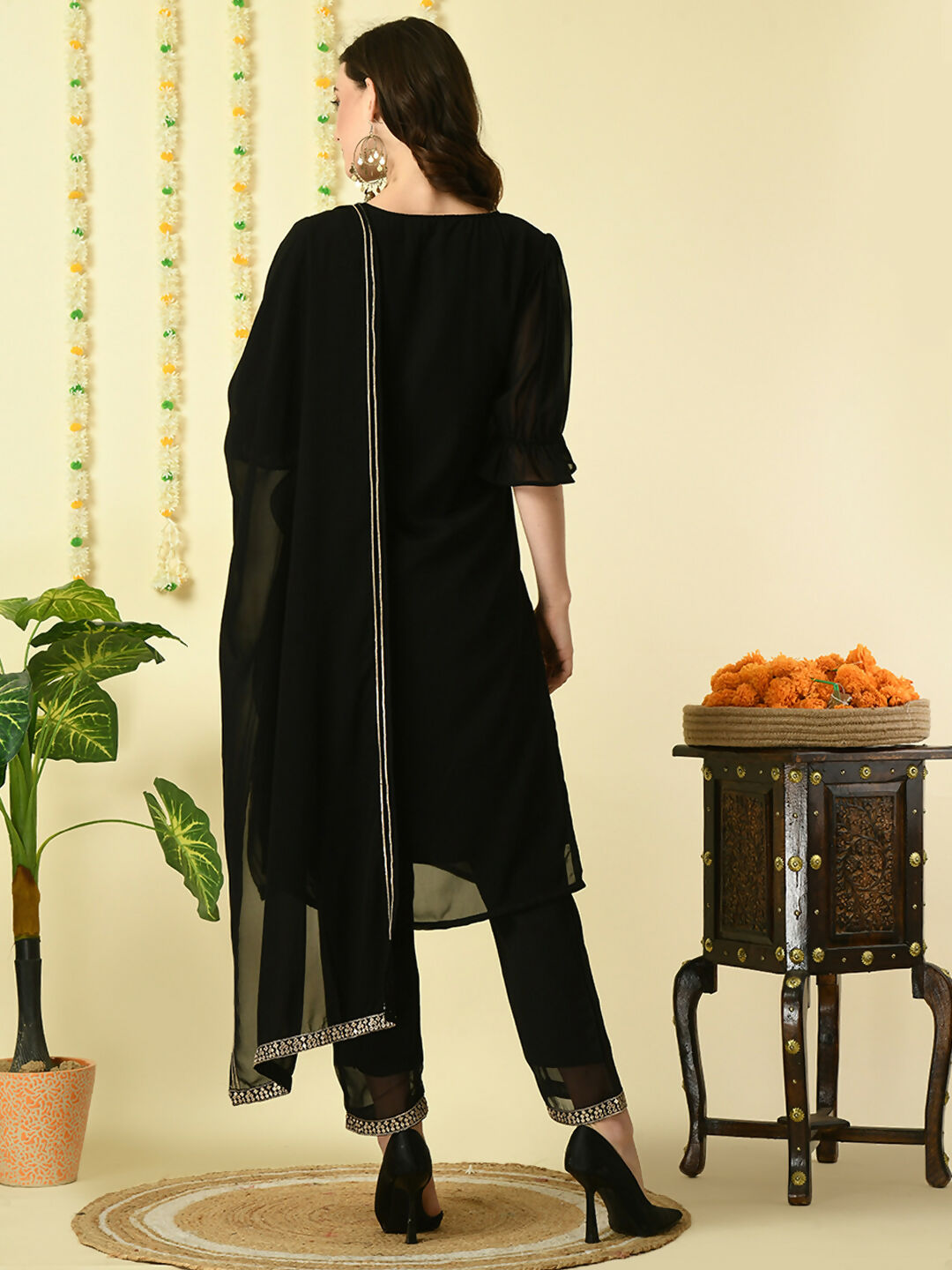 Myshka Women's Black Georgette Kurta & Trousers With Dupatta Party Sets