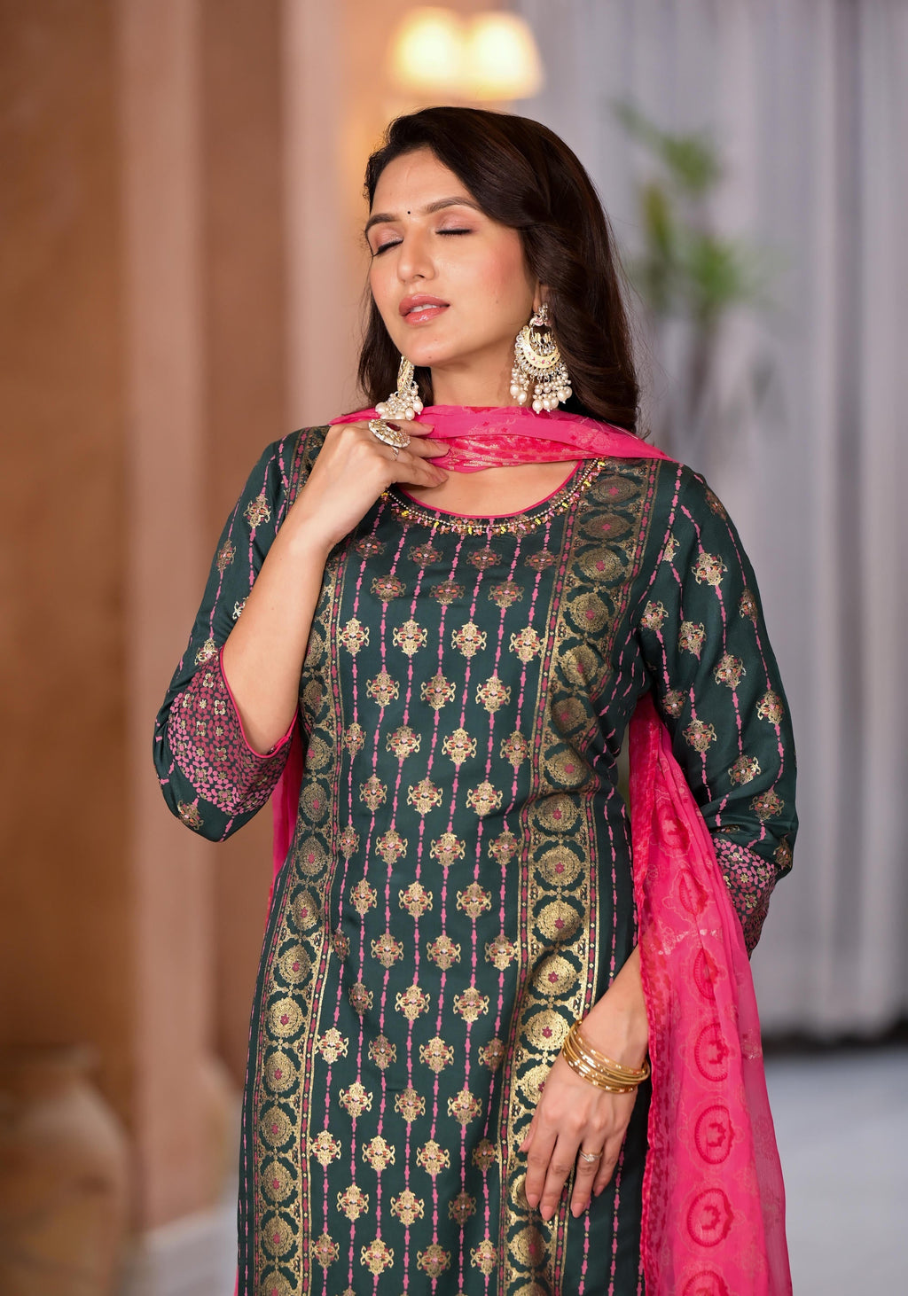 Juniper Women's Green Viscose Rayon Printed Kurta Set