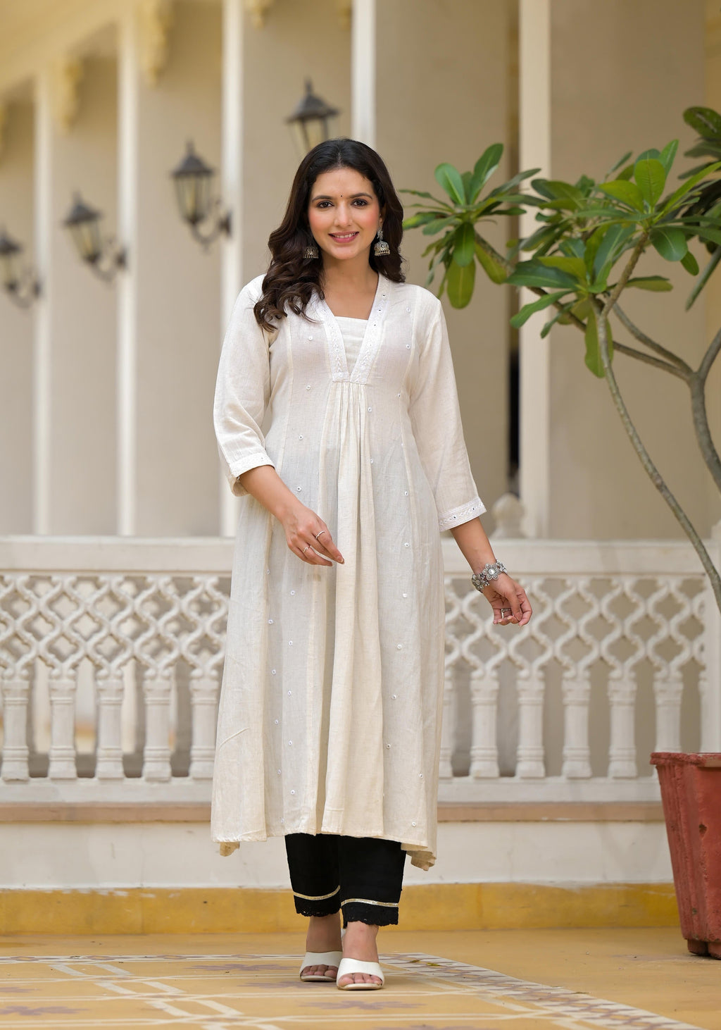 Juniper Off-White Solid Kurta With Mirror Work