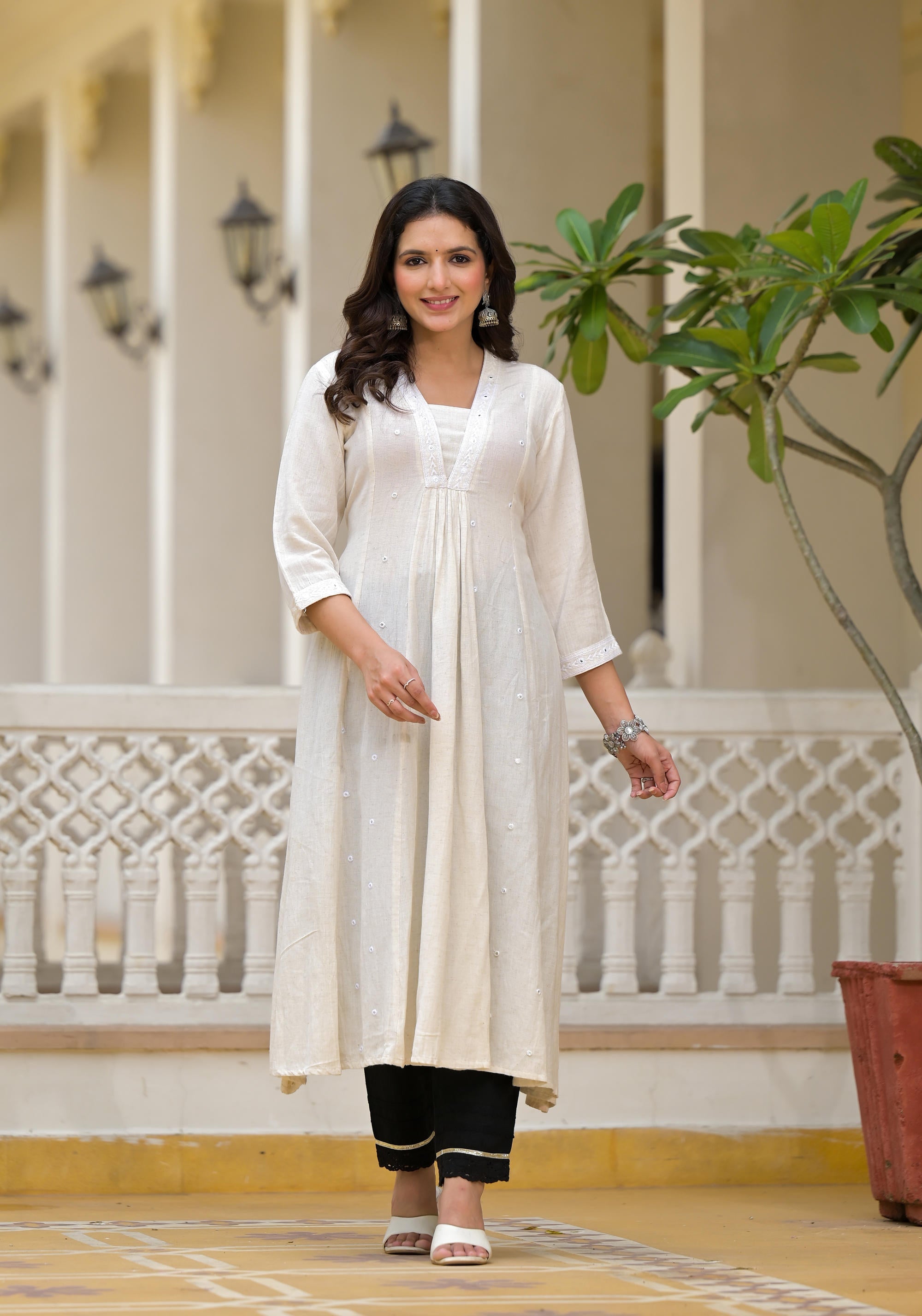 Juniper Off-White Solid Kurta With Mirror Work