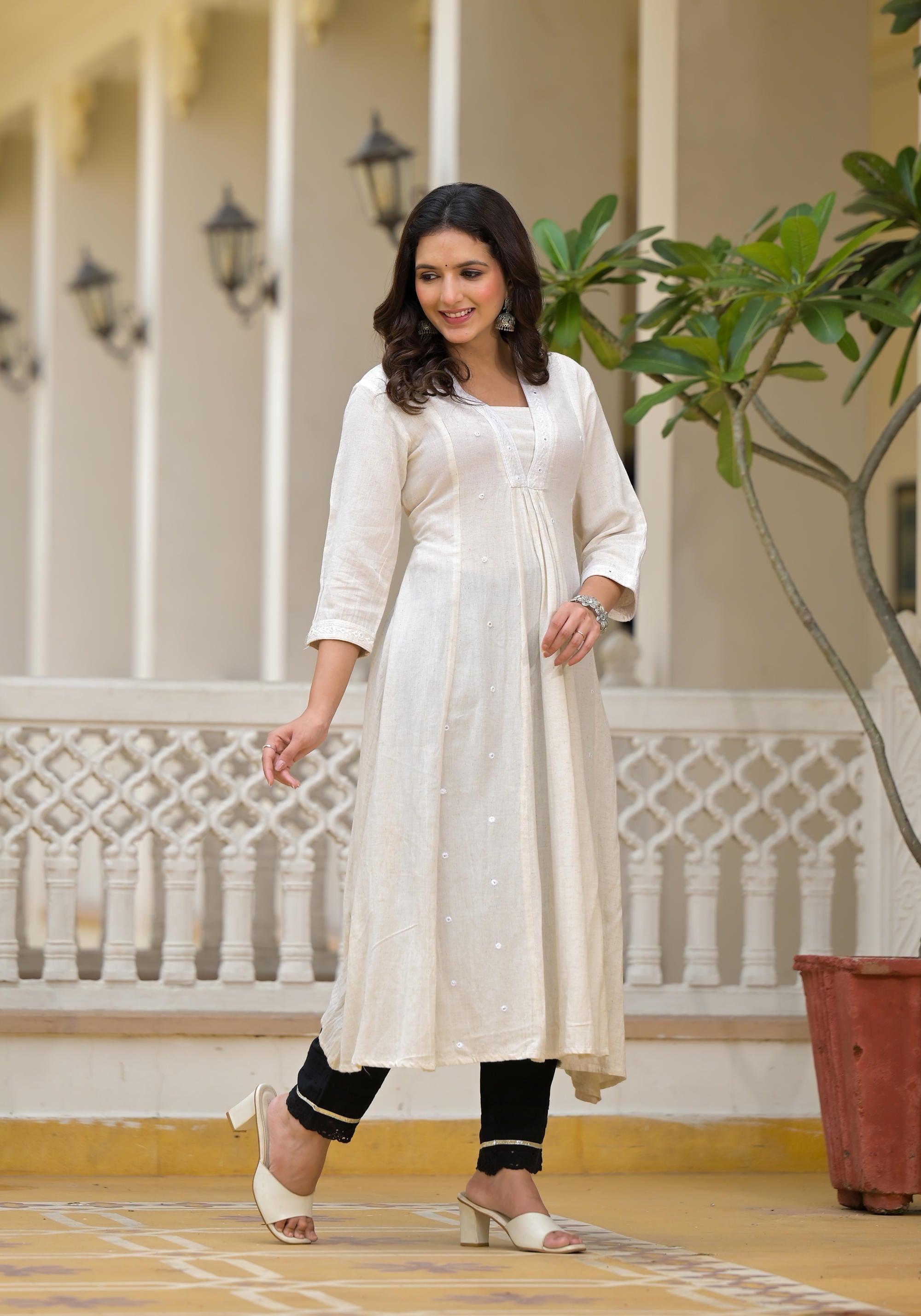Juniper Off-White Solid Kurta With Mirror Work