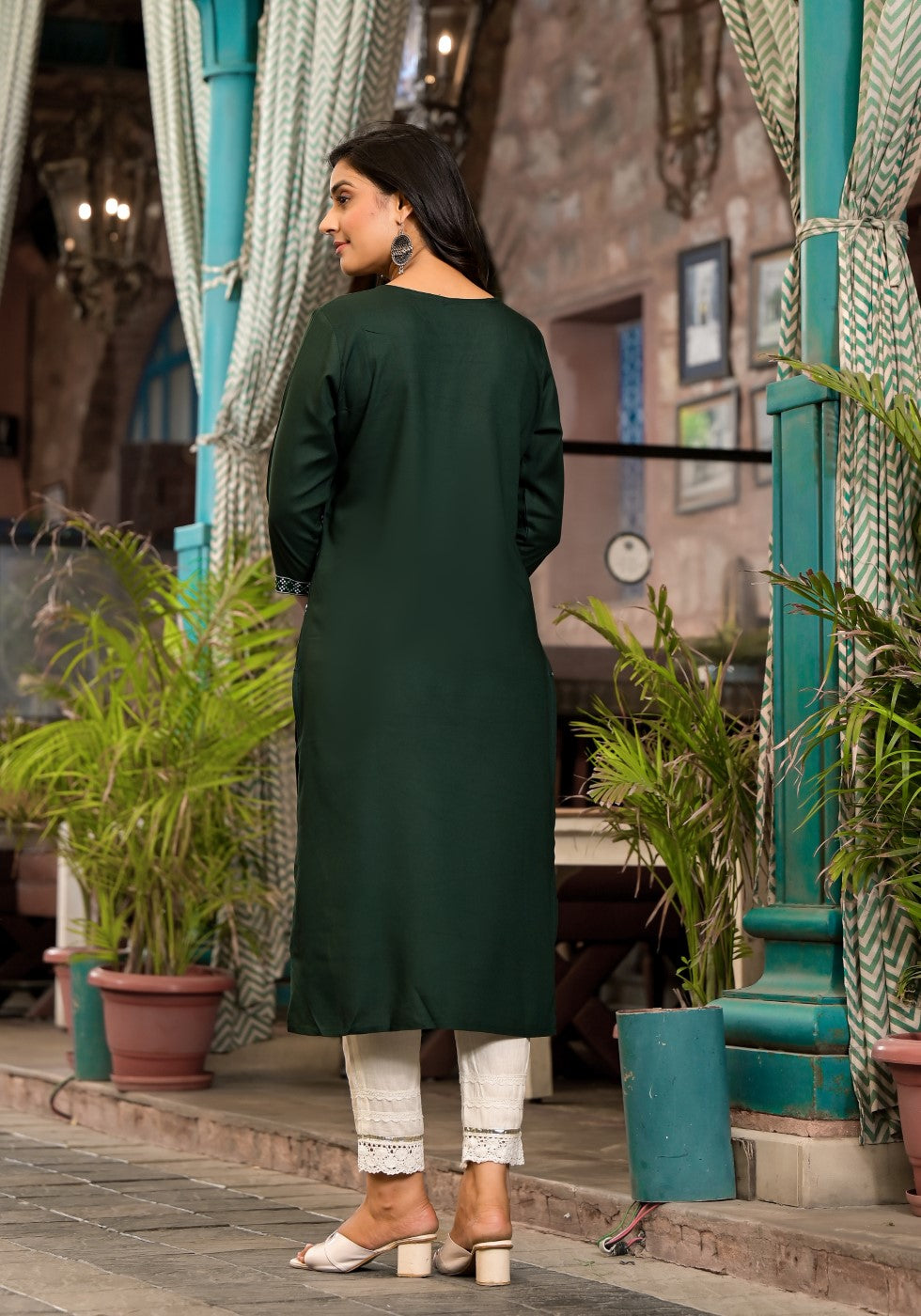 Juniper Women's Green Ethnic Motif Printed Round NeckRayon Kurta With Straight Hemline