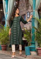 Juniper Women's Green Ethnic Motif Printed Round NeckRayon Kurta With Straight Hemline