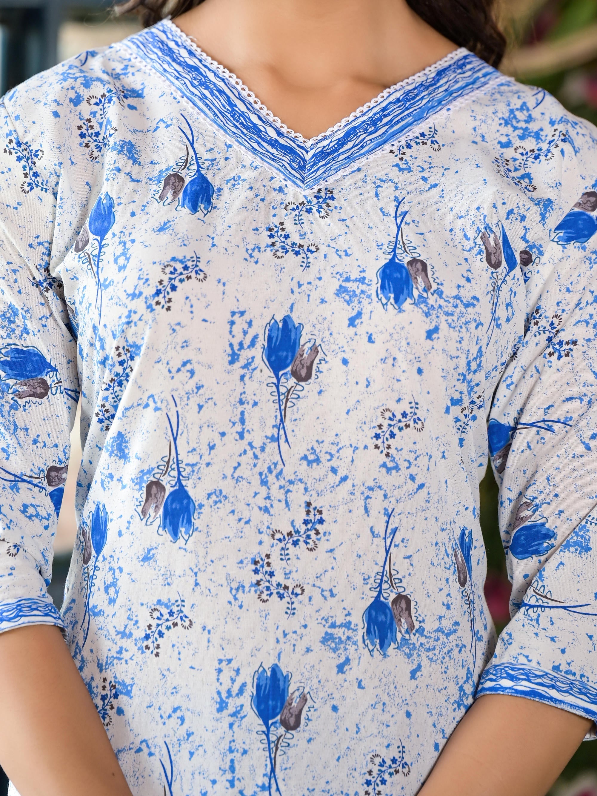 Juniper Women's Blue Floral Printed Cotton Kurta & Pant Set With Lace
