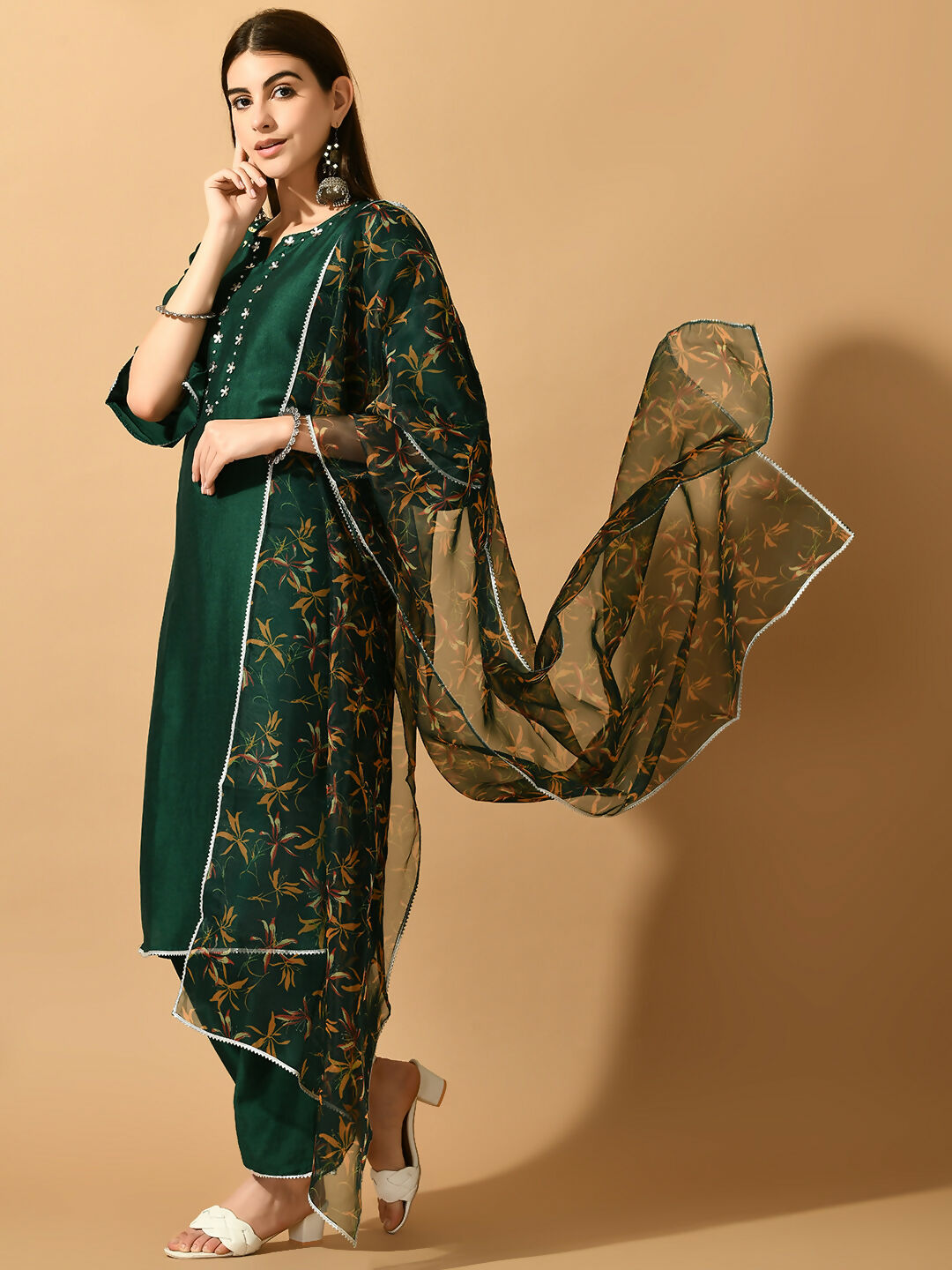 Myshka Women's Green Embroidered Party Kurta Sets