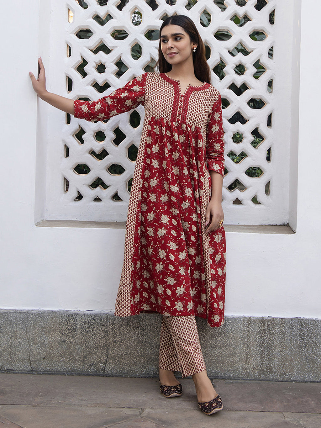 Janasya A-Line Cambric Red Floral Notch Neck Kurta & Bottom