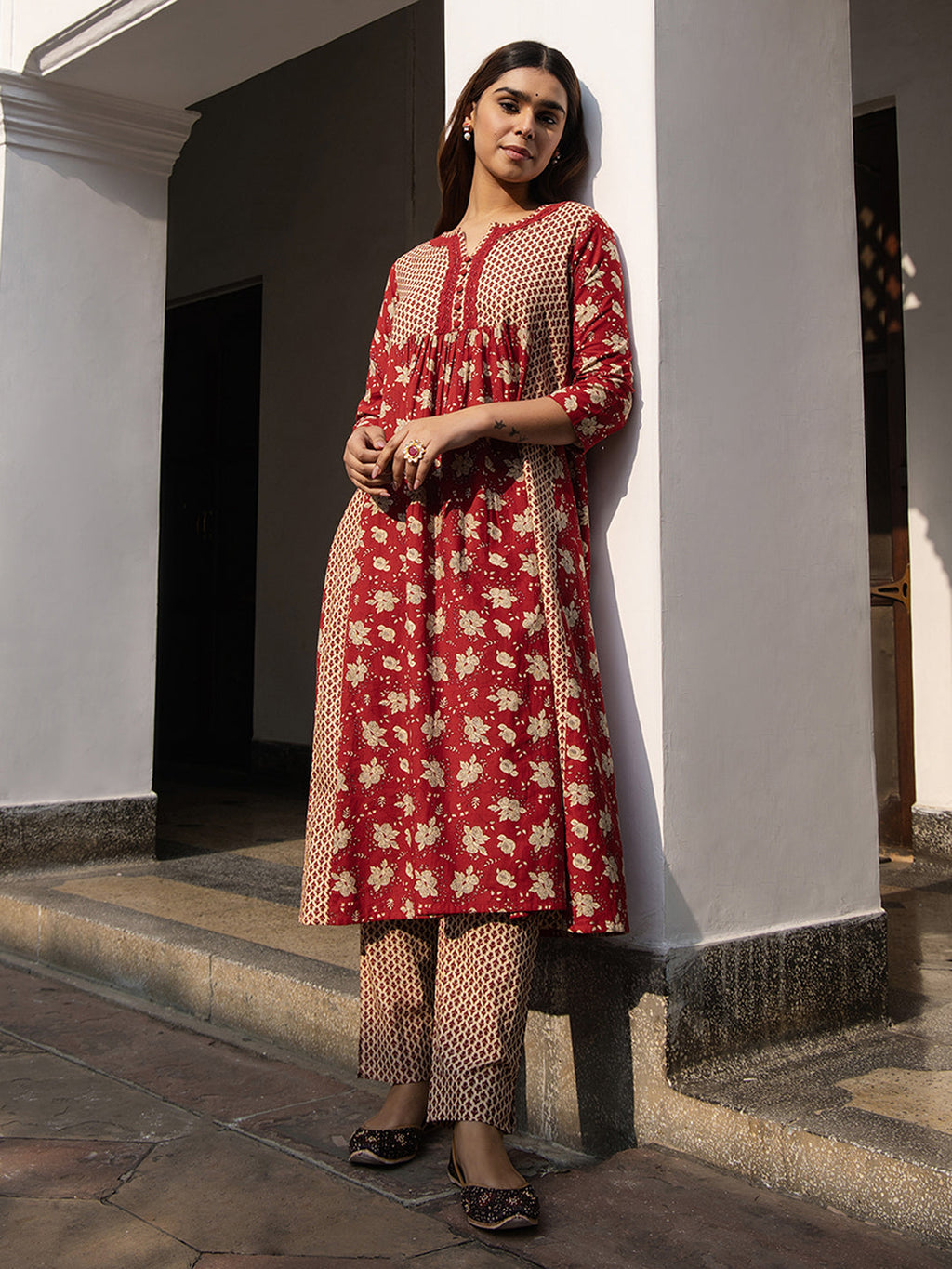 Janasya A-Line Cambric Red Floral Notch Neck Kurta & Bottom