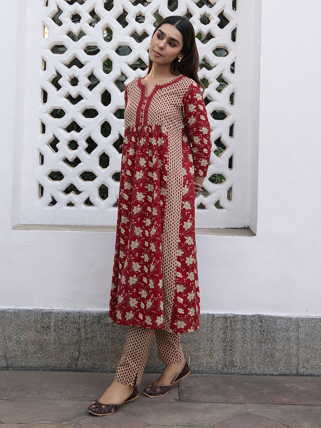 Janasya A-Line Cambric Red Floral Notch Neck Kurta & Bottom