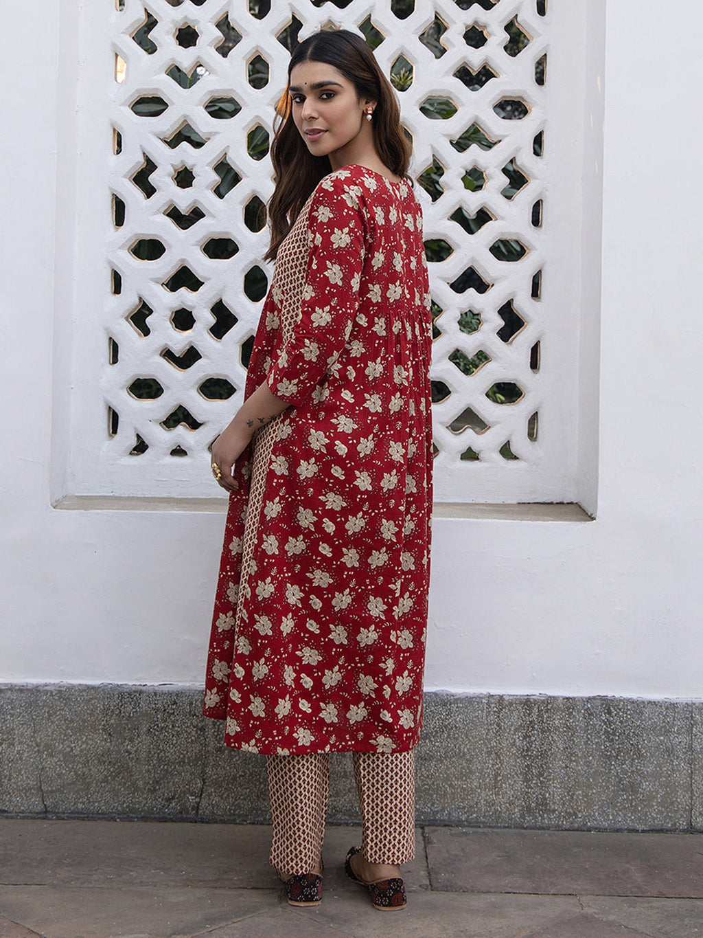 Janasya A-Line Cambric Red Floral Notch Neck Kurta & Bottom
