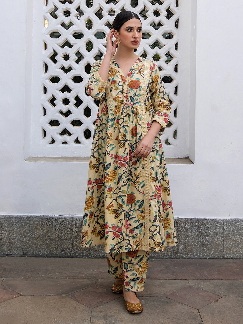 Janasya Light Cotton Floral Gathered Kurta Set - Distacart
