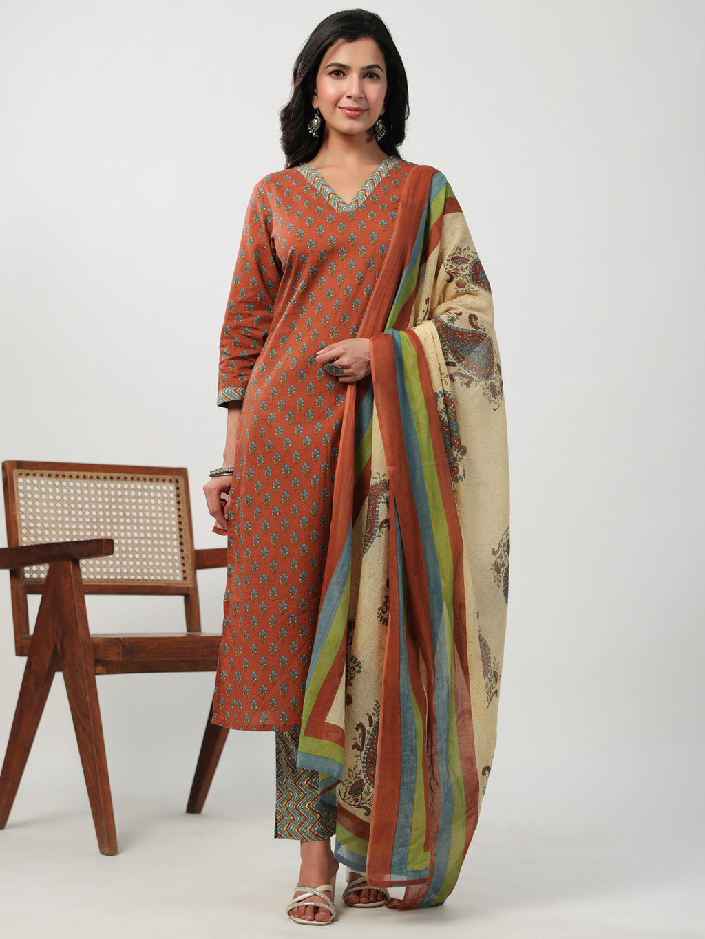 Janasya Regular Cambric Brown Floral V-Neck Set