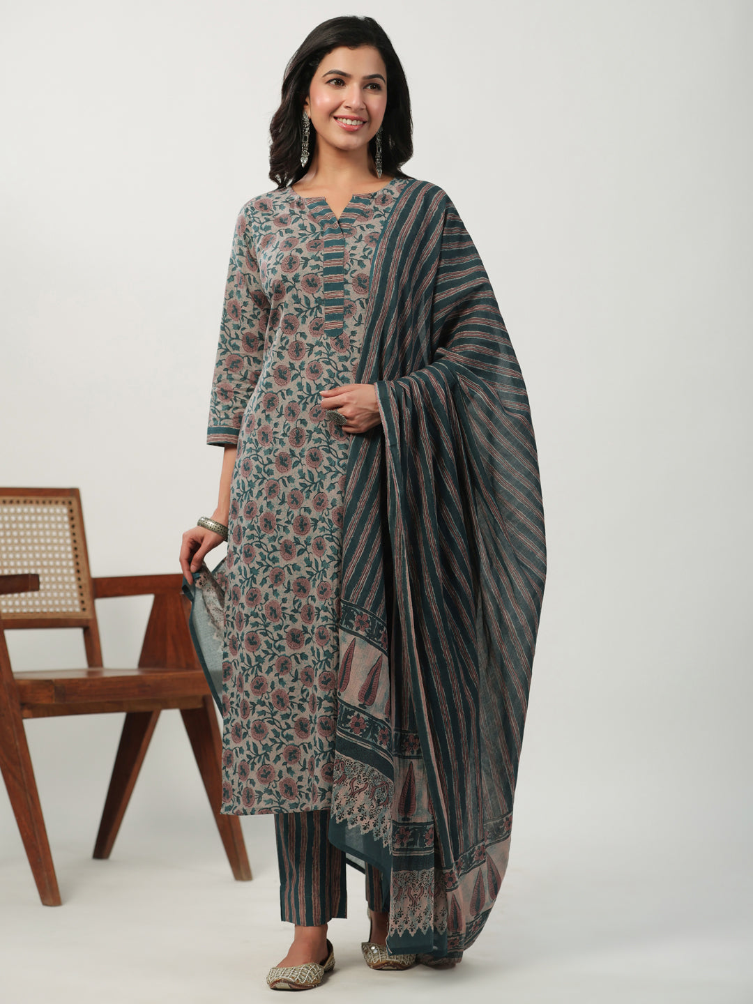 Janasya Straight Cambric Beige Floral Notch Neck Kurta Set