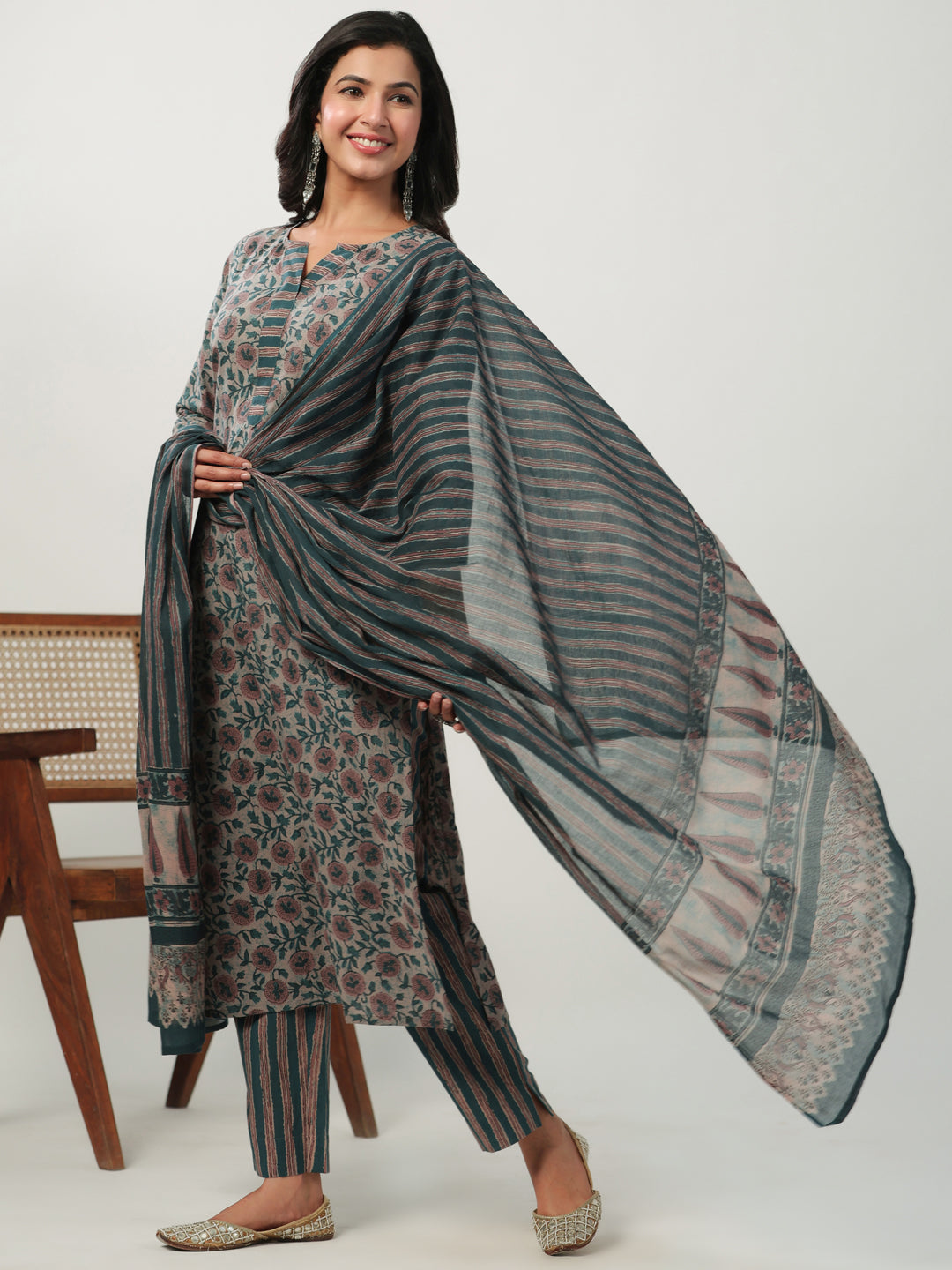 Janasya Straight Cambric Beige Floral Notch Neck Kurta Set