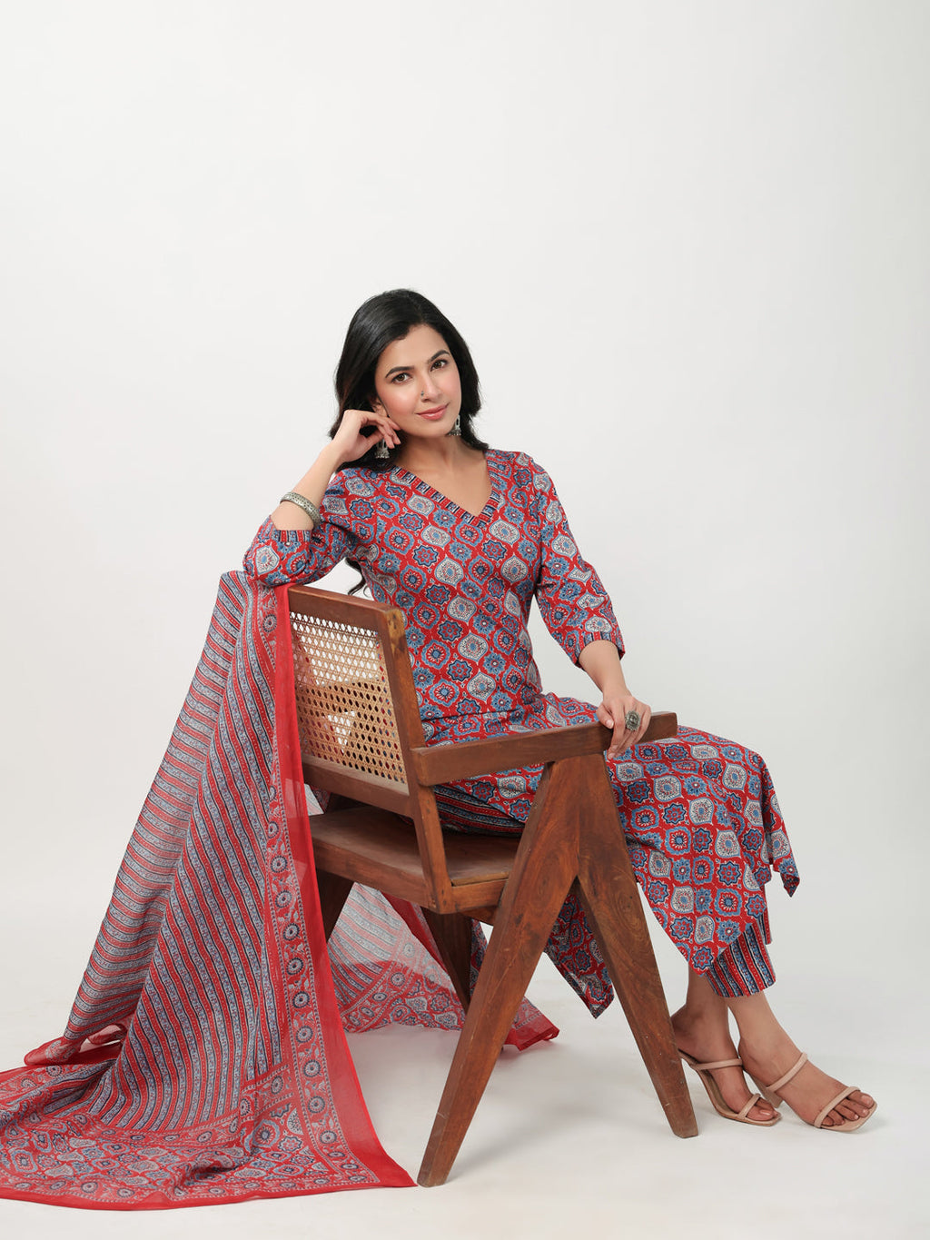Janasya Straight Cambric Red Ethnic Motifs V-Neck Set