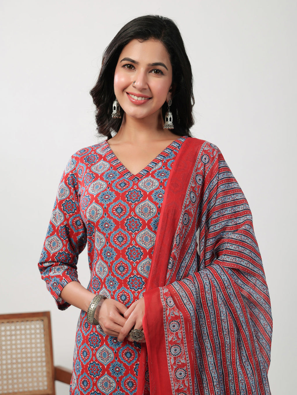 Janasya Straight Cambric Red Ethnic Motifs V-Neck Set
