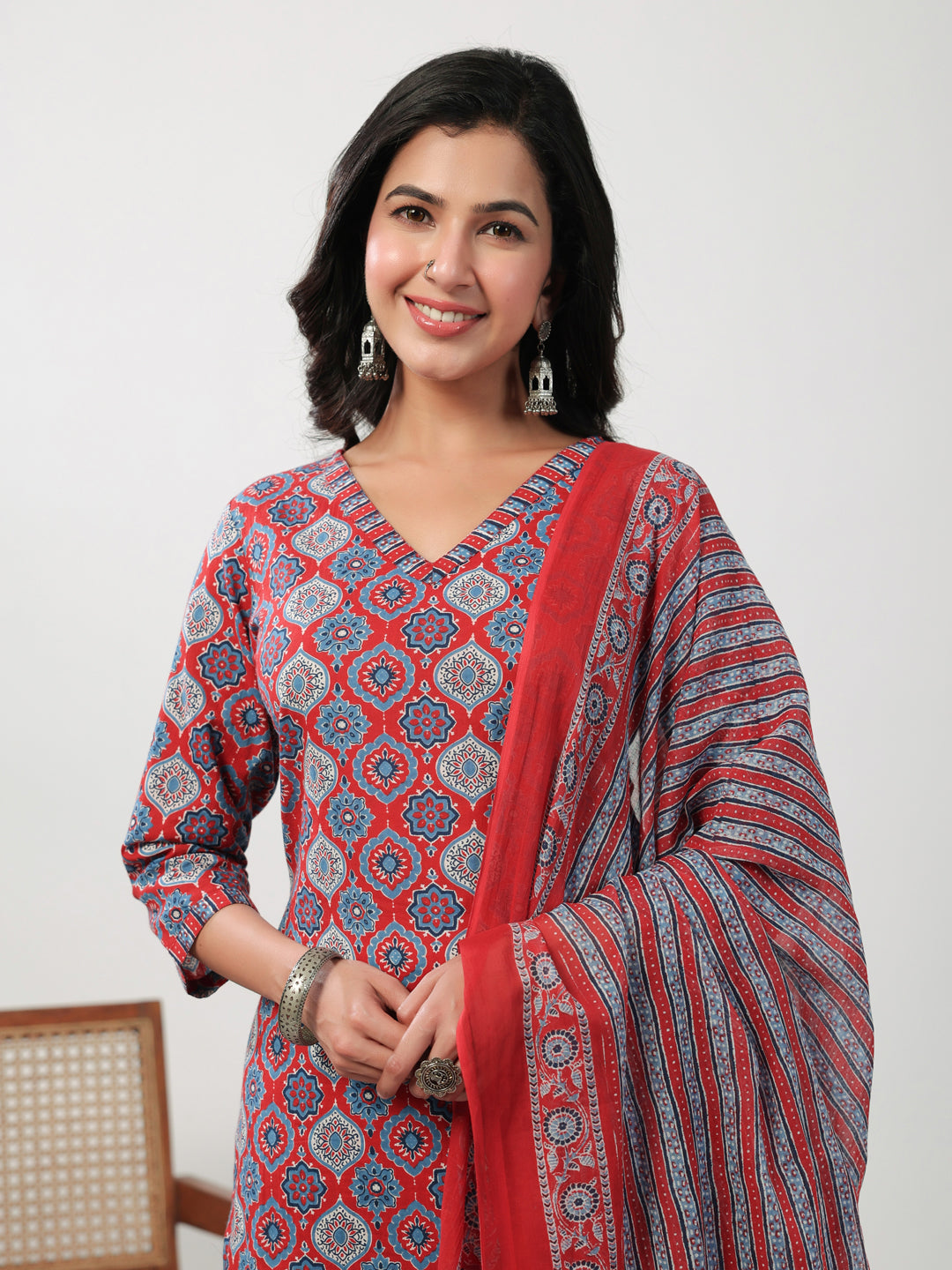 Janasya Straight Cambric Red Ethnic Motifs V-Neck Set