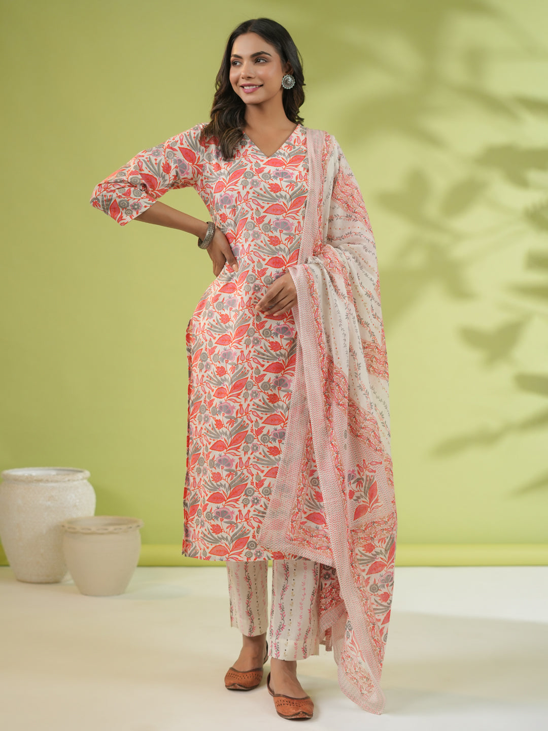 Janasya Straight Cambric Off White Floral V-Neck Set