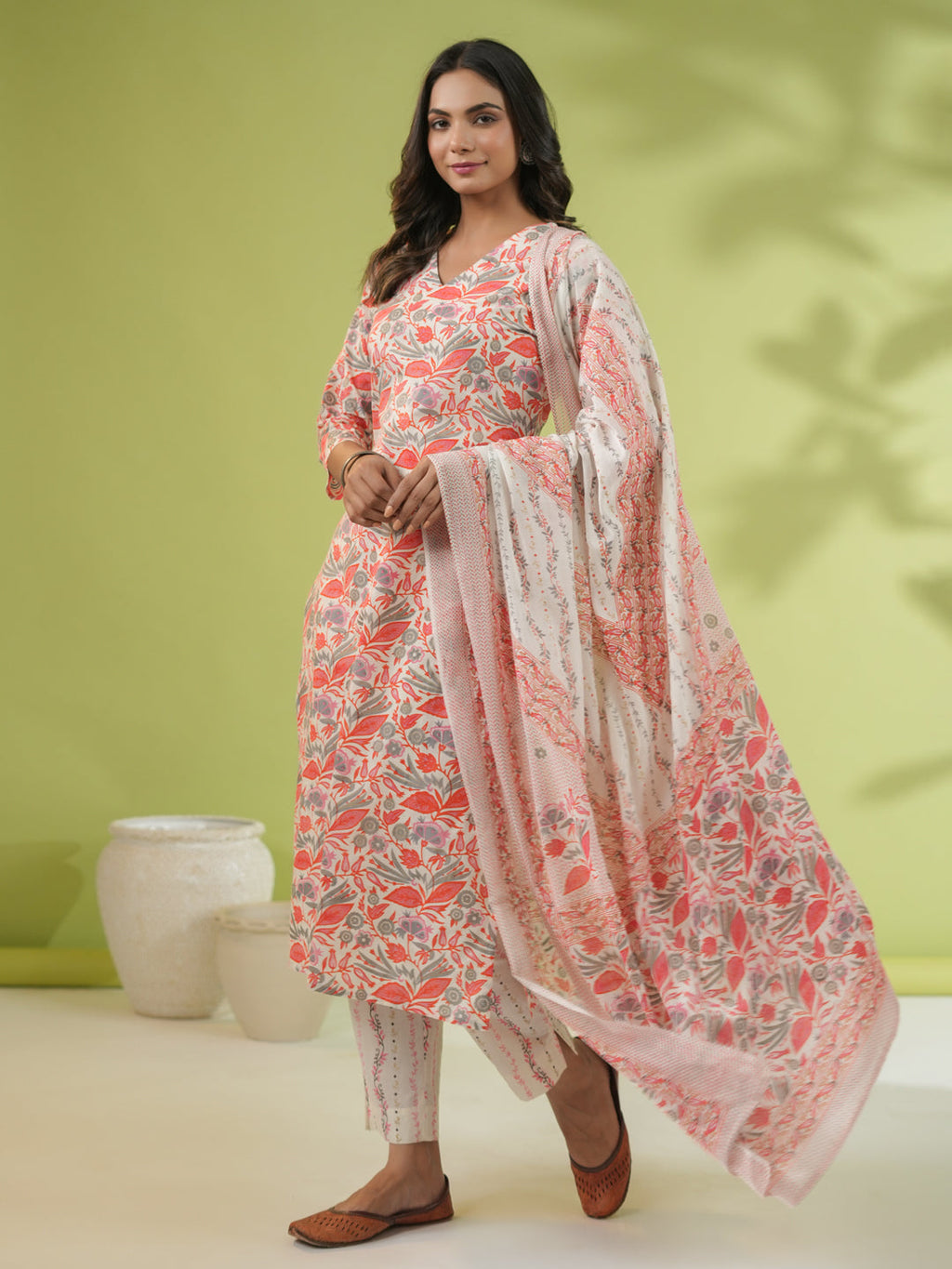 Janasya Straight Cambric Off White Floral V-Neck Set
