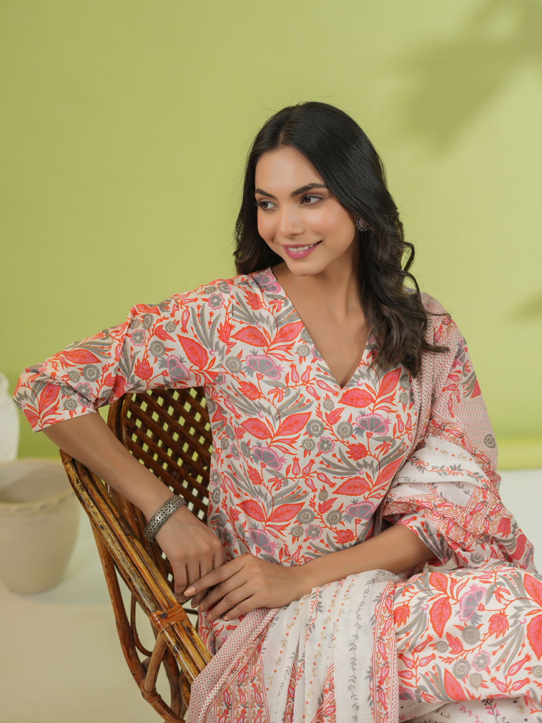 Janasya Straight Cambric Off White Floral V-Neck Set