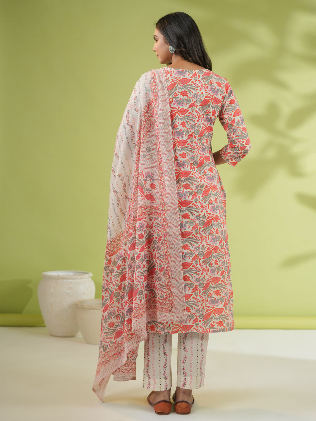 Janasya Straight Cambric Off White Floral V-Neck Set