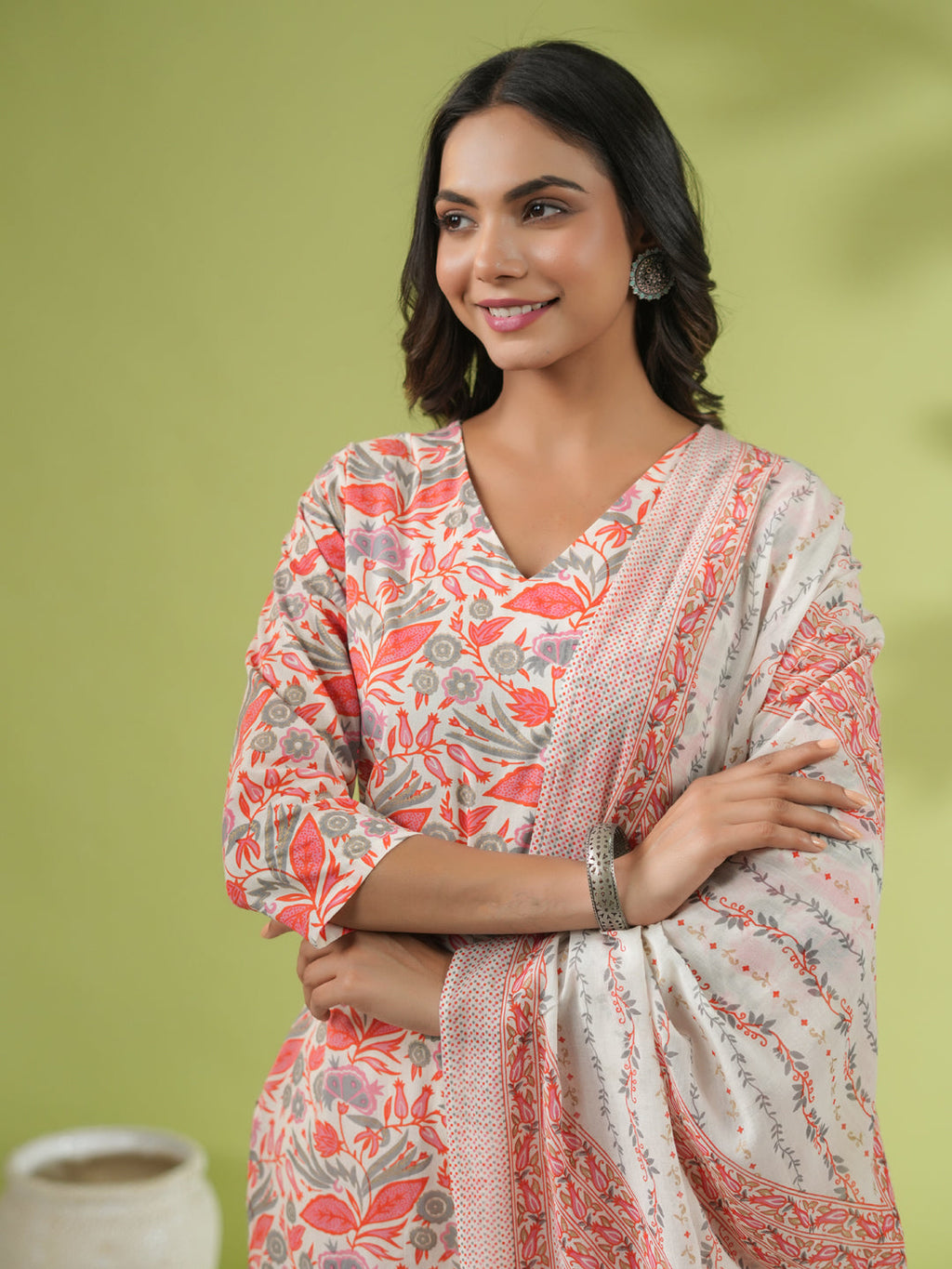 Janasya Straight Cambric Off White Floral V-Neck Set