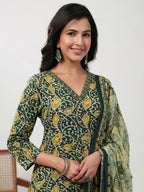 Janasya Straight Cambric Green Ethnic Motifs V-Neck Set