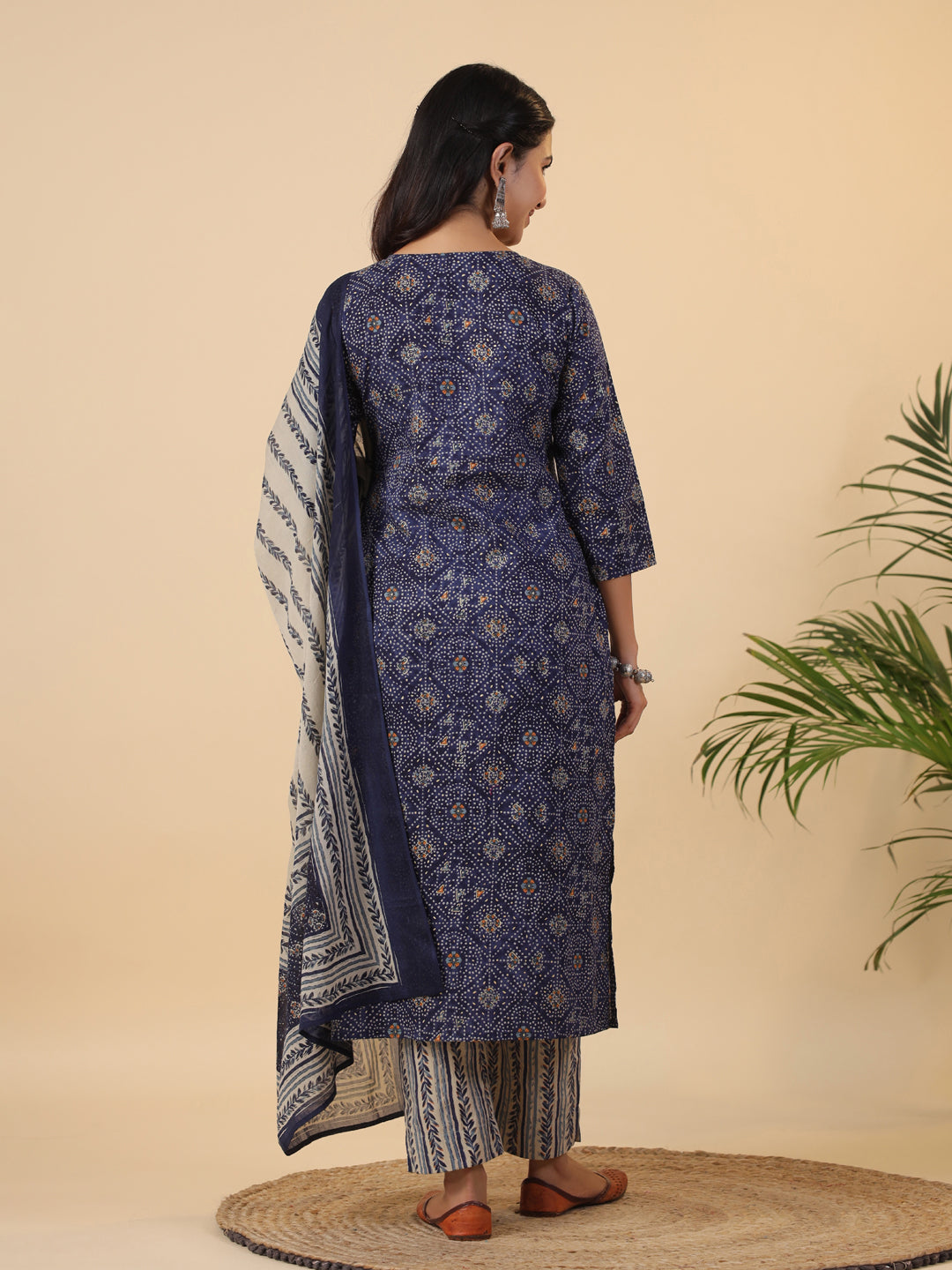 Janasya Straight Cambric Dark Blue Bandhani V-Neck with Band Collar Kurta Set