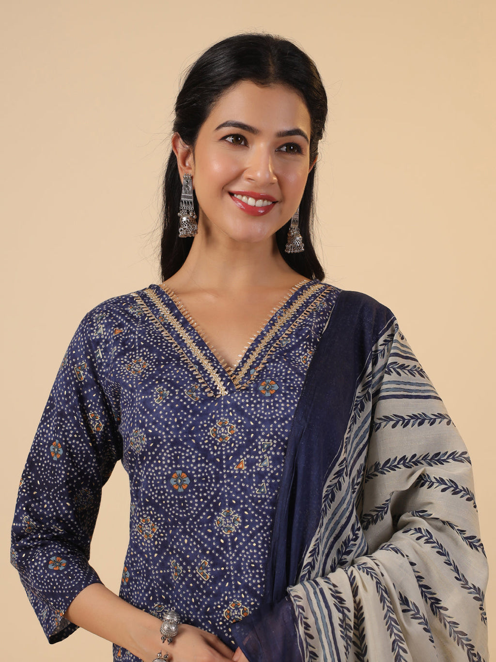 Janasya Straight Cambric Dark Blue Bandhani V-Neck with Band Collar Kurta Set