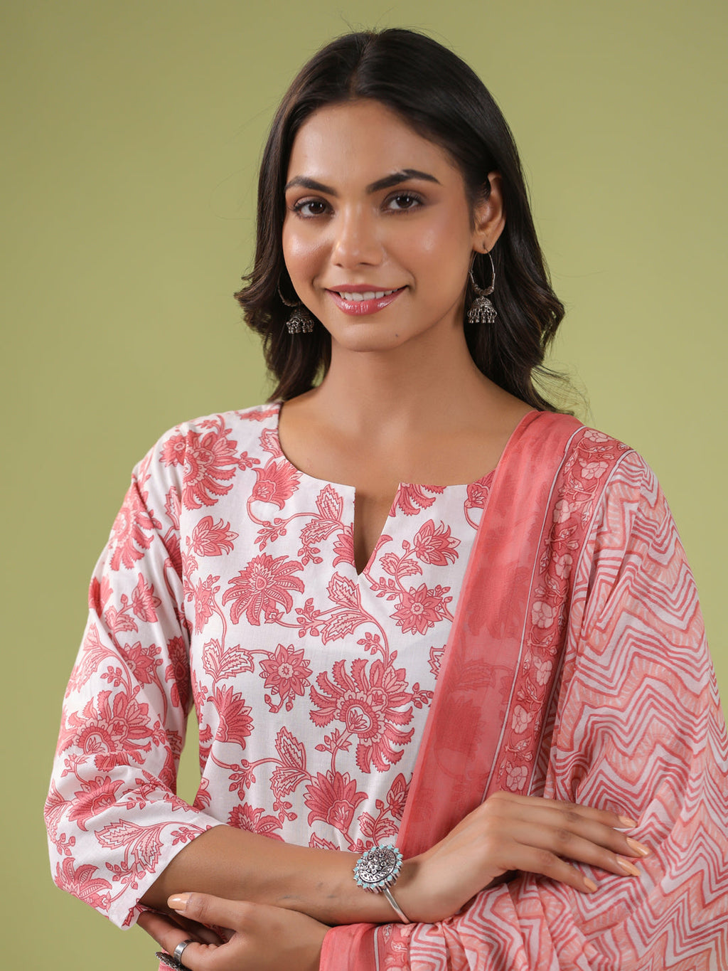 Janasya Straight Cambric White Floral Notch Neck Set