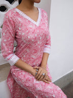 Janasya Regular Cambric Pink Floral V-Neck Kurta Set
