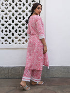 Janasya Regular Cambric Pink Floral V-Neck Kurta Set
