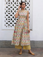 Janasya Light Green Cambric Ethnic Motifs Kurta & Bottom